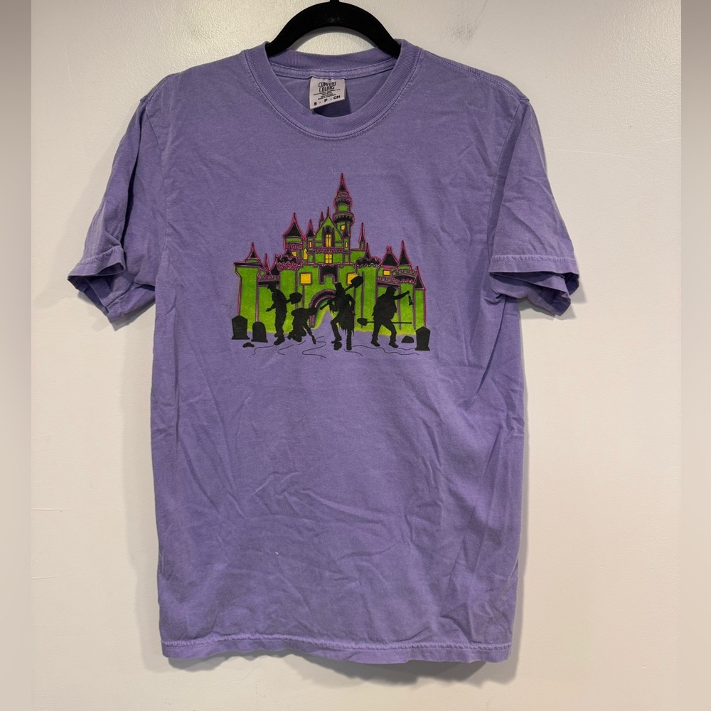 Disneyland Haunted Mansion grave diggers castle Halloween‎ shirt